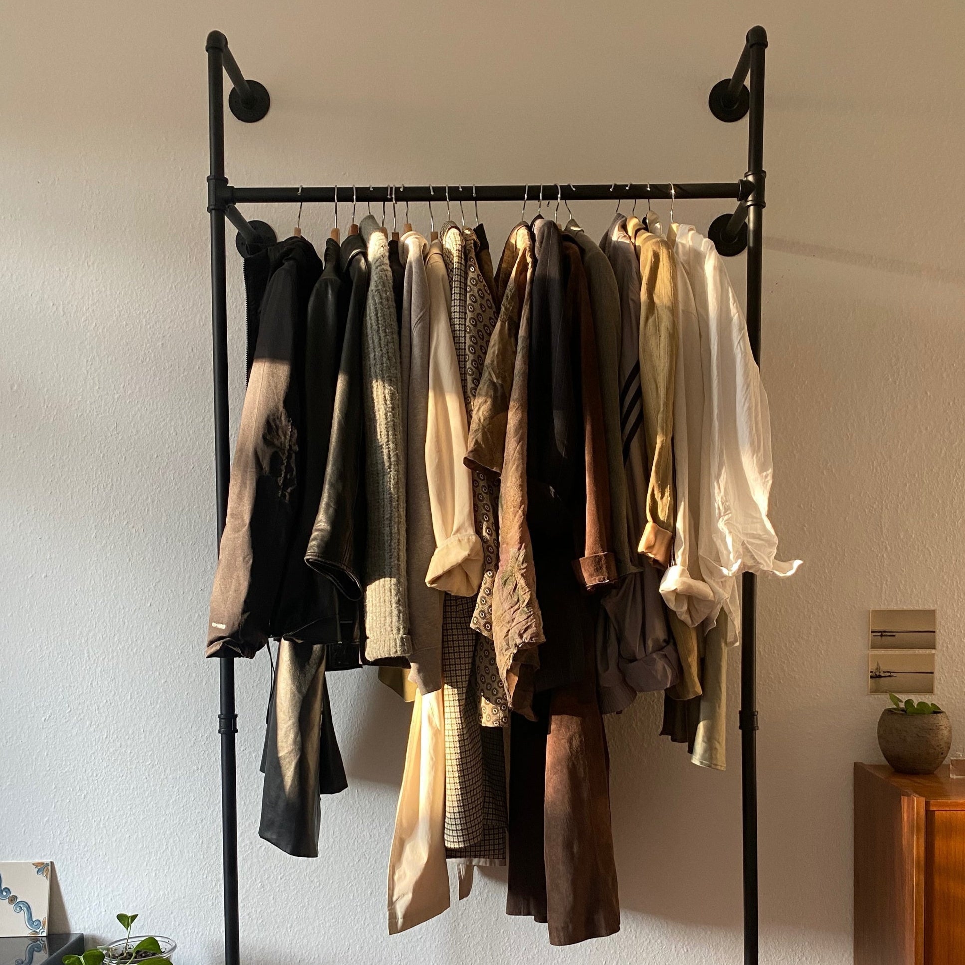 KIM – wall mounted coat rack industrial design Design